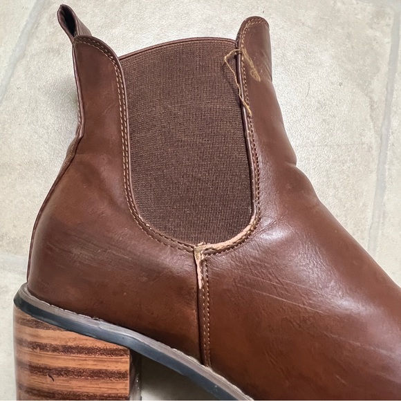 Brown boots - Picture 6 of 12